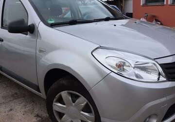 Dacia Sandero 96.000 km 2.999 &euro; Dresden 01237