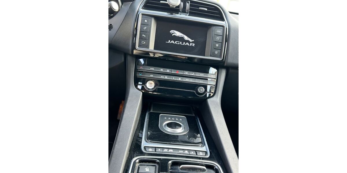 Jaguar F-Pace 133.000 km 18.000 &euro; Dresden 01127