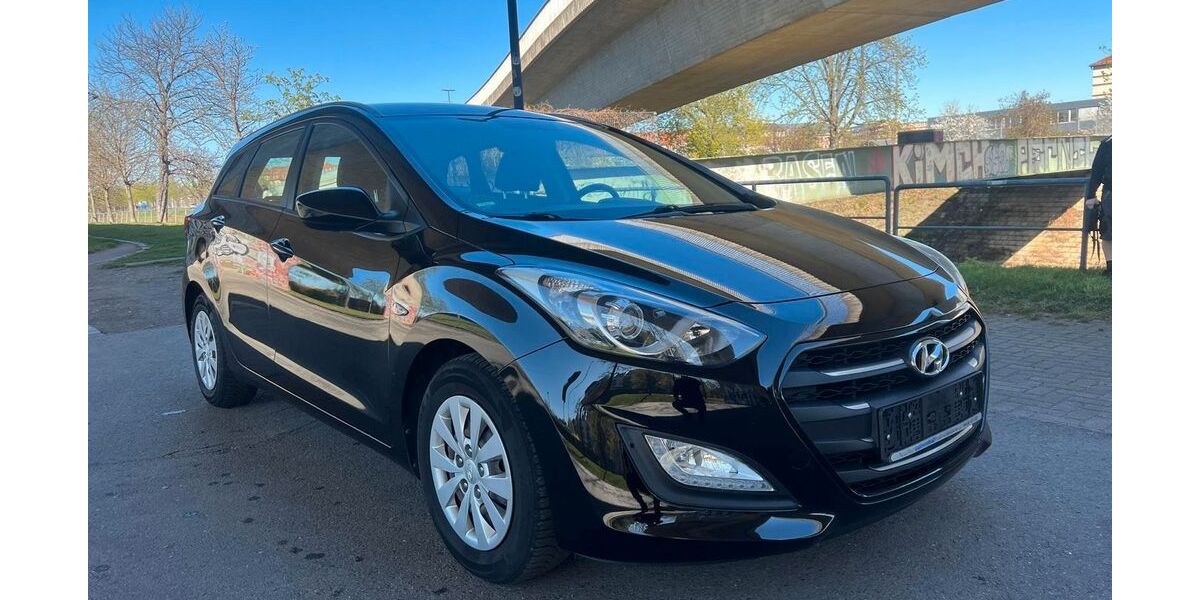Hyundai i30 112.000 km 8.999 &euro; Dresden 01139