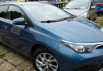 Toyota Auris 95.060 km 11.400 &euro; Dresden 01237