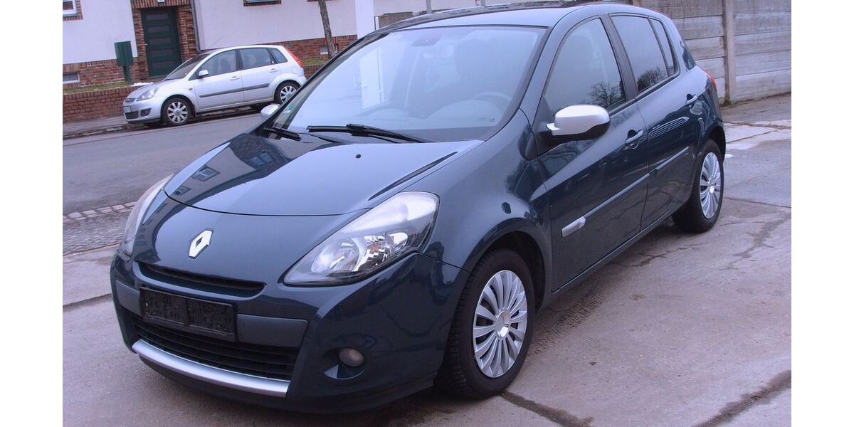 Renault Clio 183.000 km 2.640 &euro; Dresden 01129