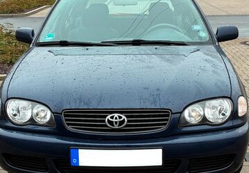 Toyota Corolla 136.100 km 2.950 &euro; Heidenau / Sachsen 01809