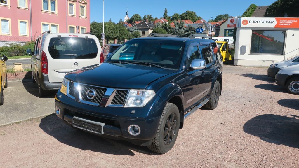 Nissan Pathfinder 258.000 km 6.995 &euro; Coswig 01640