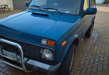 Lada Niva 89.400 km 3.999 &euro; Grumbach 01723