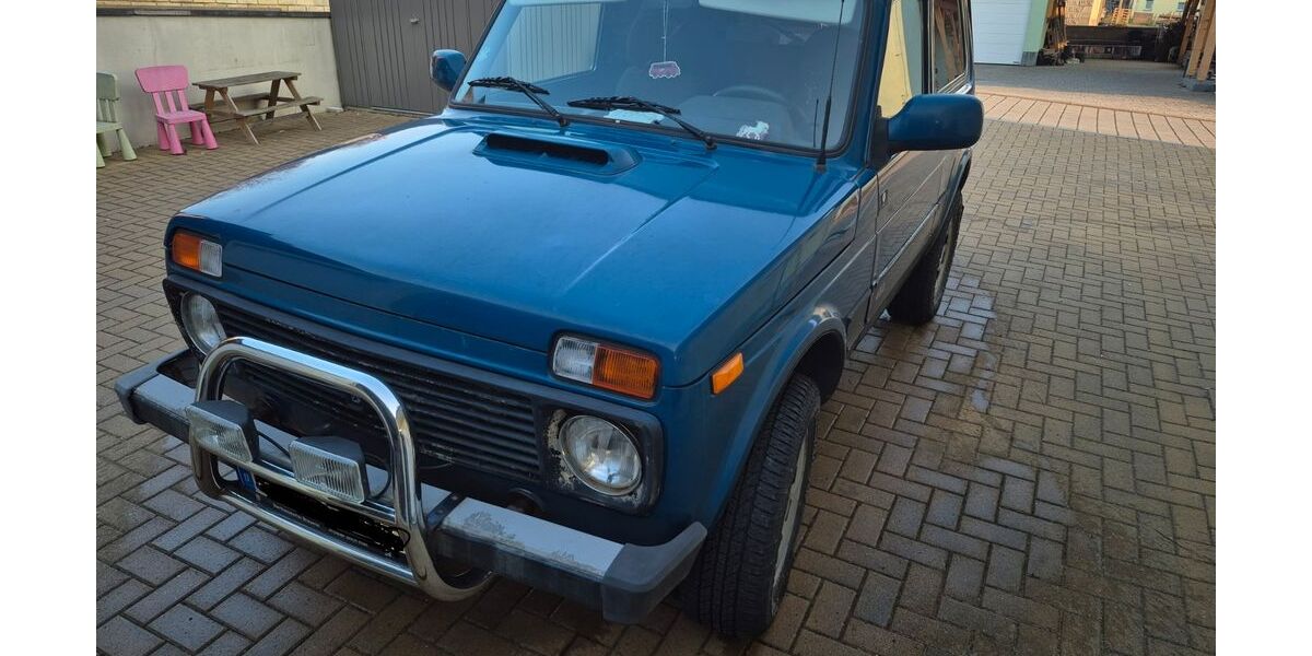 Lada Niva 89.400 km 3.999 &euro; Grumbach 01723