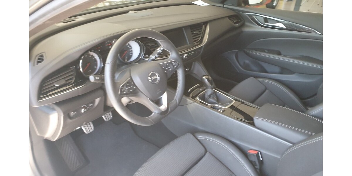 Opel Insignia B ST 59.990 km 16.950 &euro; RADEBERG 01454