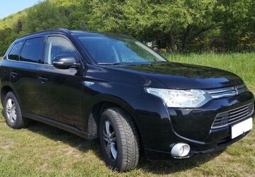 Mitsubishi Plug-in Hybrid Outlander 96.000 km 13.350 &euro; Bad Gottleuba 01816