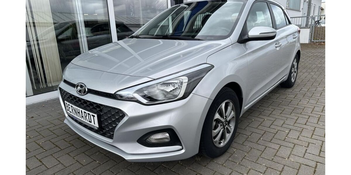 Hyundai i20 12.400 km 11.990 &euro; Dresden 01156