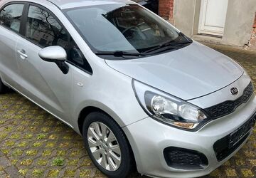 Kia Rio 43.000 km 5.555 &euro; Dresden 01139