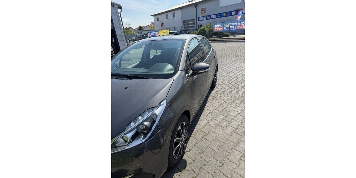 Peugeot 208 83.000 km 6.500 &euro; Frankenthal 01909