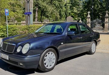 Mercedes-Benz E 320 318.811 km 5.000 &euro; Dresden 01099