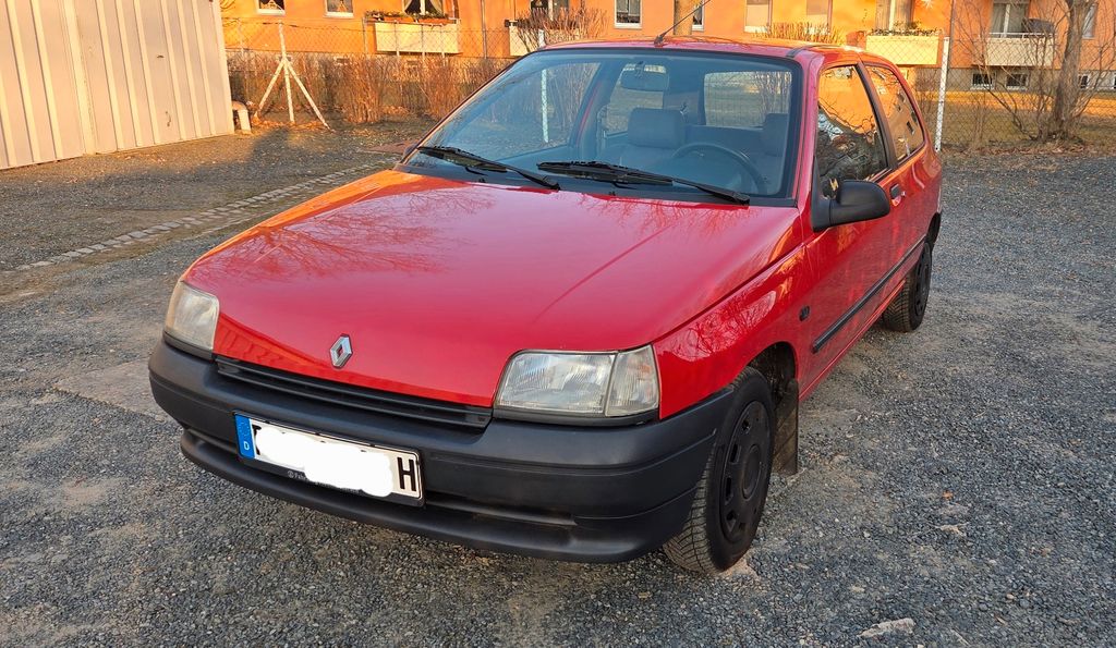 Renault Clio 183.000 km 2.150 &euro; Pirna 01796