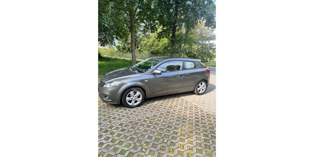 Kia pro ceed / ProCeed 126.000 km 4.500 &euro; Dresden 01279