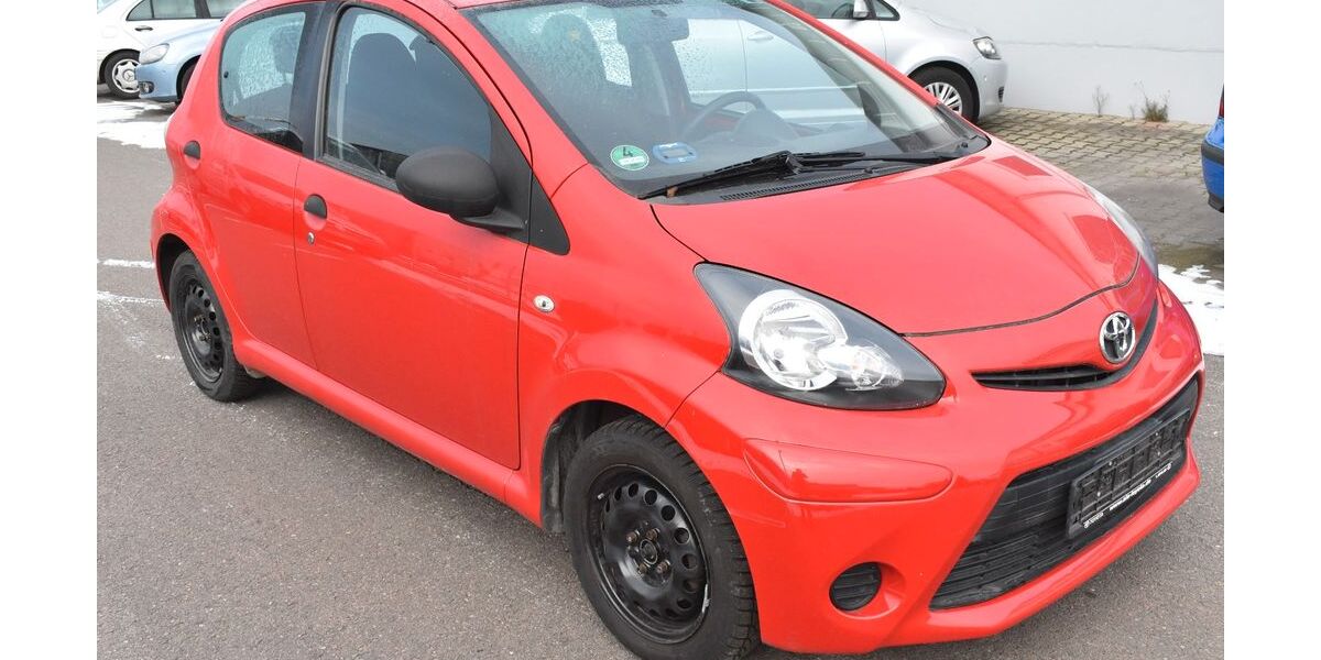 Toyota Aygo (X) 98.381 km 2.999 &euro; Dresden 01139