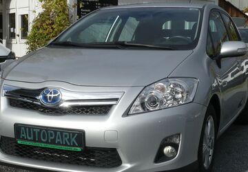 Toyota Auris 100.200 km 8.200 &euro; Dresden 01237