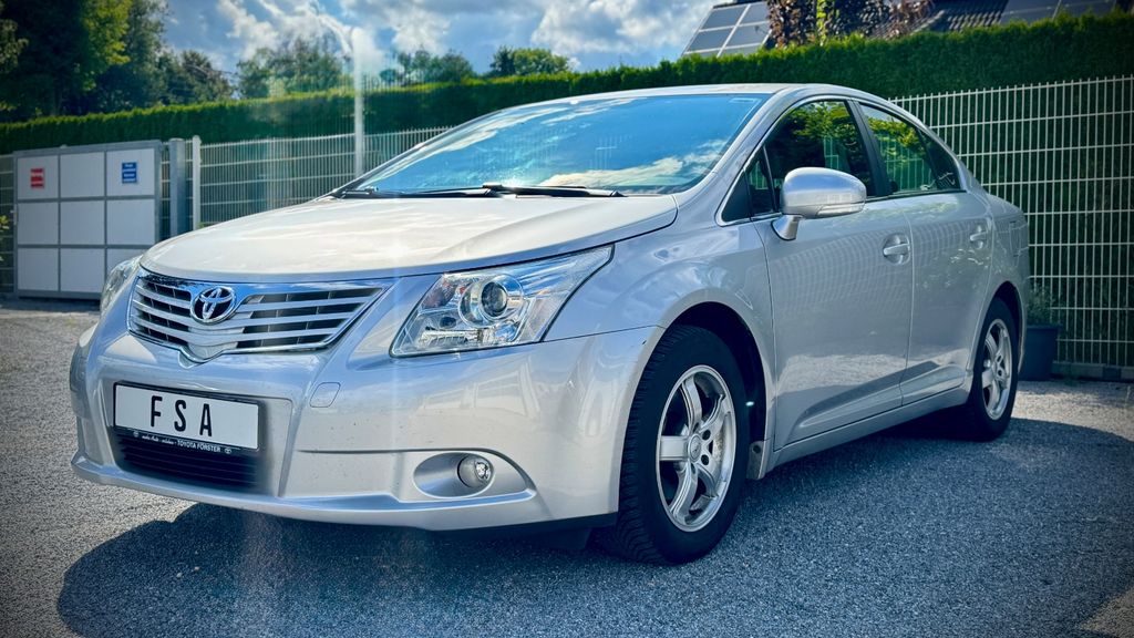 Toyota Avensis 49.000 km 8.500 &euro; Dresden 01259