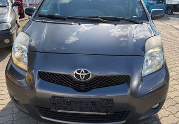 Toyota Yaris 202.000 km 2.999 &euro; Dresden 01097