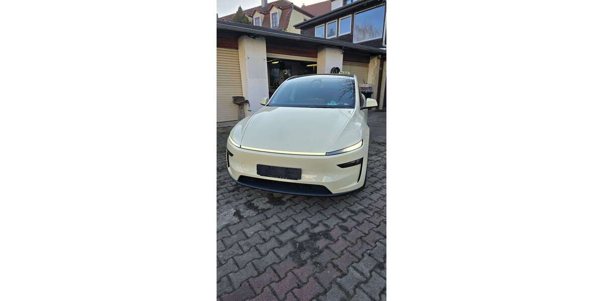 Tesla Model Y 10.015 km 62.000 &euro; Dresden 01139