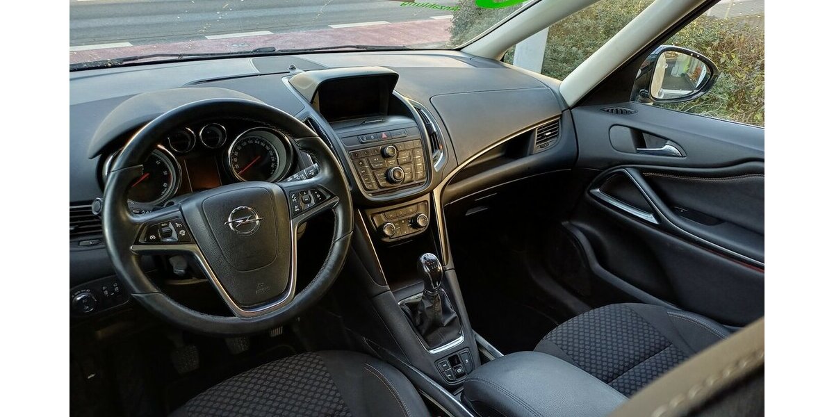 Opel Zafira C Tourer Innovation 225.537 km 6.995 &euro; Meißen 01662