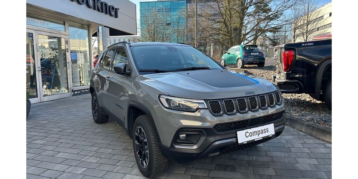 Jeep Compass 82.101 km 23.790 &euro; Dresden 01109