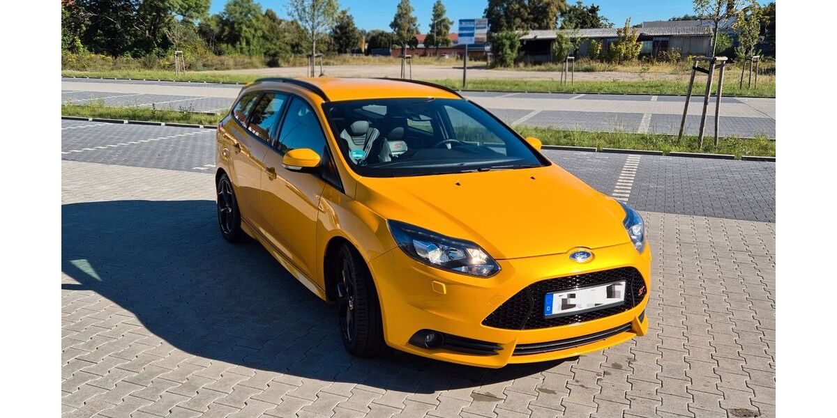 Ford Focus 110.900 km 13.490 &euro; Dresden 01109