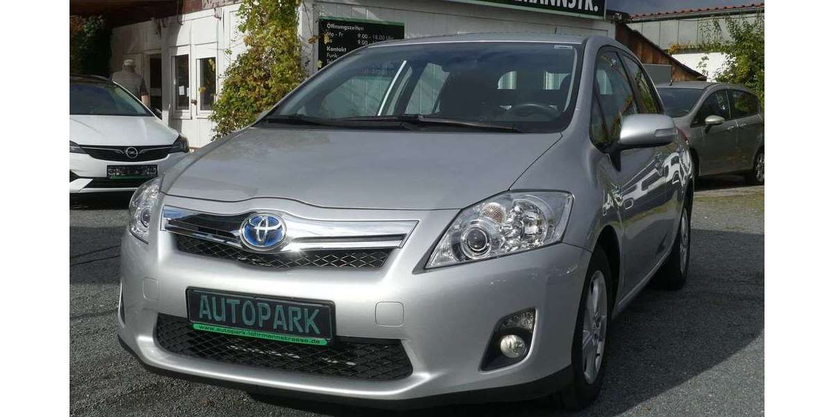 Toyota Auris 100.200 km 8.200 &euro; Dresden 01237