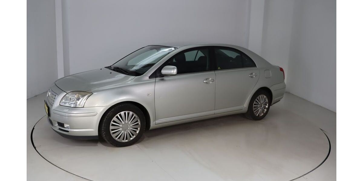 Toyota Avensis 208.682 km 2.200 &euro; Dresden 01237