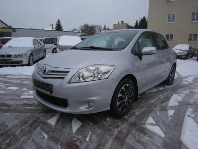 Toyota Auris 108.996 km 6.999 &euro; Dresden 01219