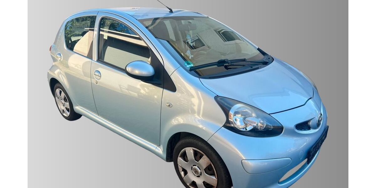 Toyota Aygo (X) 135.000 km 2.999 &euro; Dresden 01139