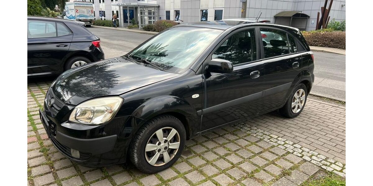 Kia Rio 246.000 km 1.300 &euro; Dresden 01139