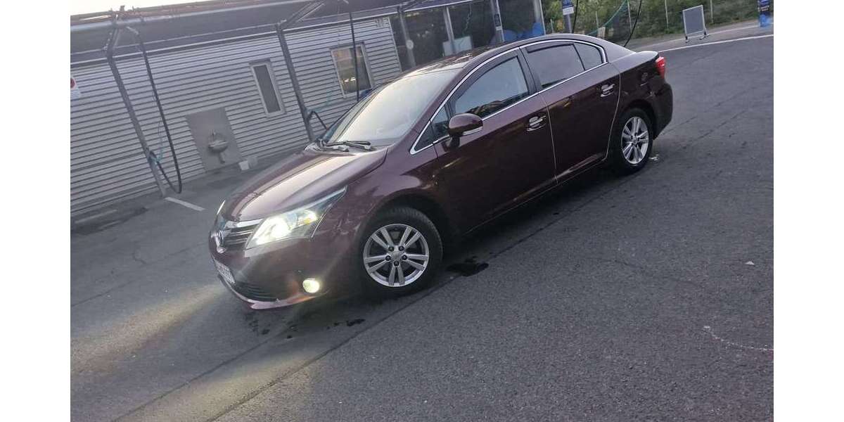 Toyota Avensis 114.800 km 11.500 &euro; Cotta (Dresden) 01157