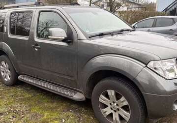 Nissan Pathfinder 223.000 km 9.995 &euro; Dresden 01259